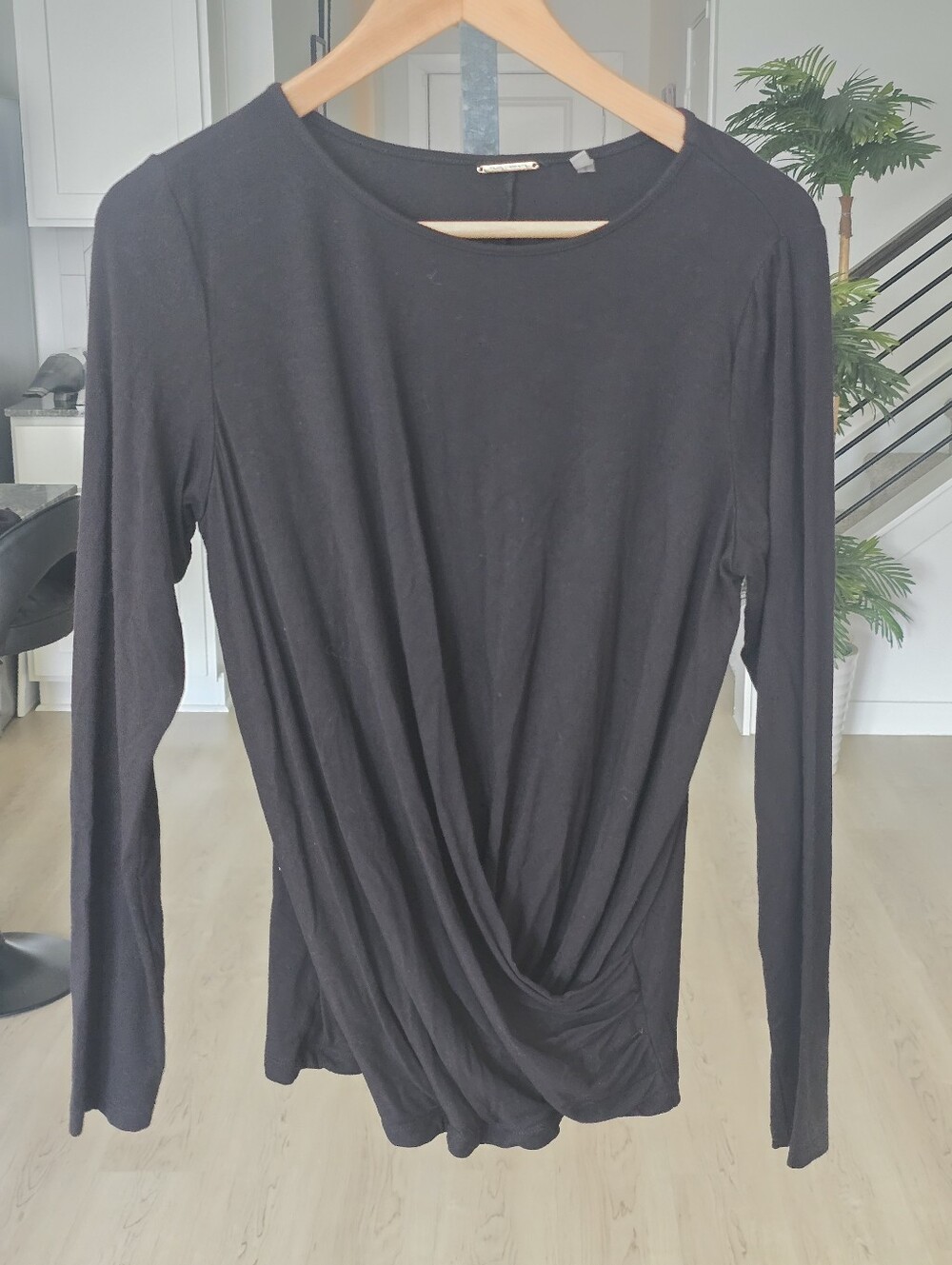Elie Tahari Black Ruched Long Sleeve Knit Top Women's Medium Stretch Designer